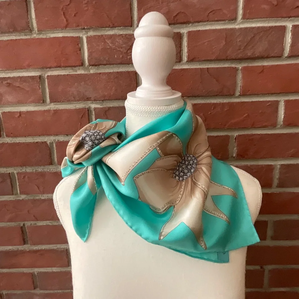 Tiffany & Co Tiffany Blue and Beige Ribbon Design Silk Scarf Hand-rolled  NEW